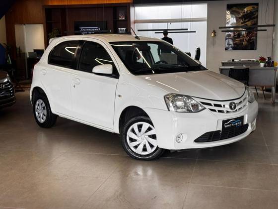 TOYOTA ETIOS 1.5 XS 16V FLEX 4P AUTOMÁTICO TOYOTA ETIOS 1.5 XS 16V FLEX 4P AUTOMÁTICO